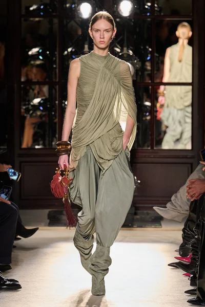 Look 4